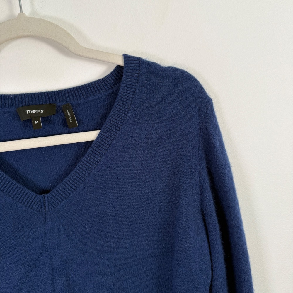 Theory V-Neck Feather Cashmere Sweater Blue Capsule Quiet Luxury Womens Medium - Picture 3 of 10